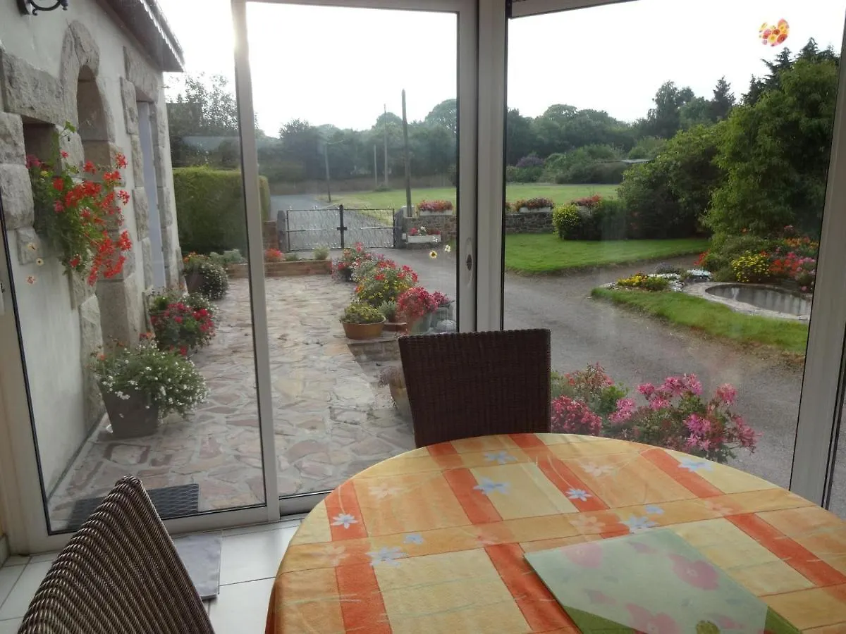 Holiday Home Near The Pink Granite Coast Pedernec